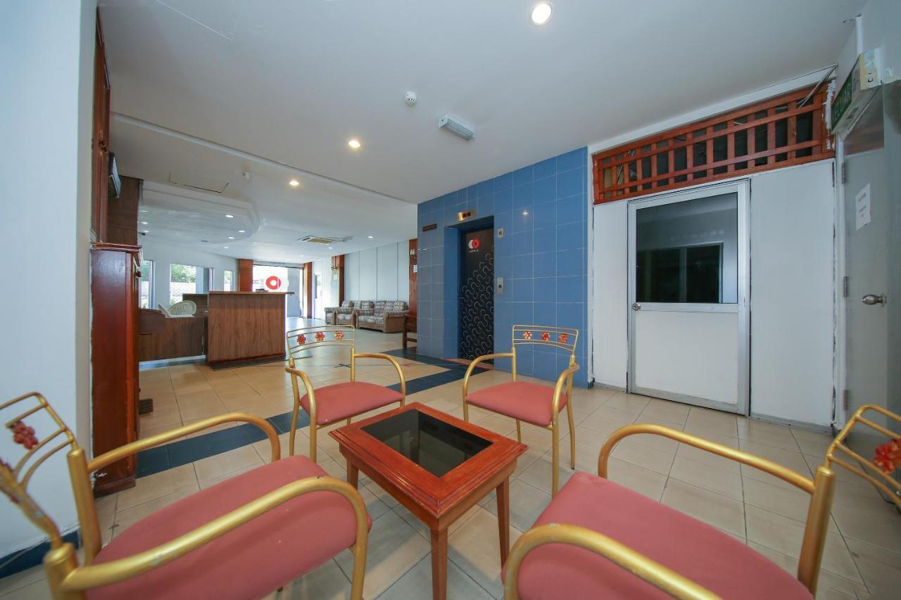 Capital O 89876 Safari Hotel Kampong Pasir Bogak Zewnętrze zdjęcie