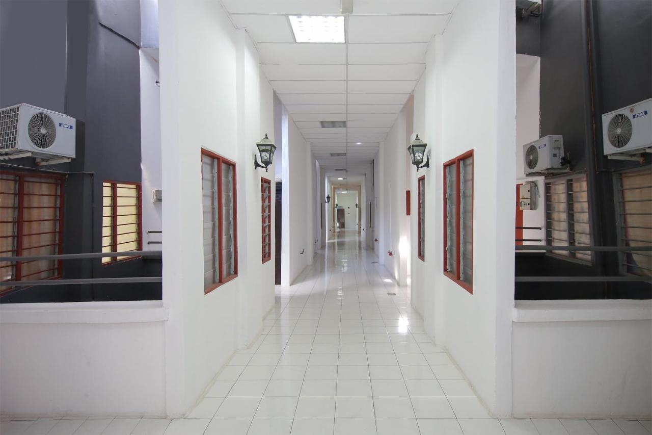 Capital O 89876 Safari Hotel Kampong Pasir Bogak Zewnętrze zdjęcie