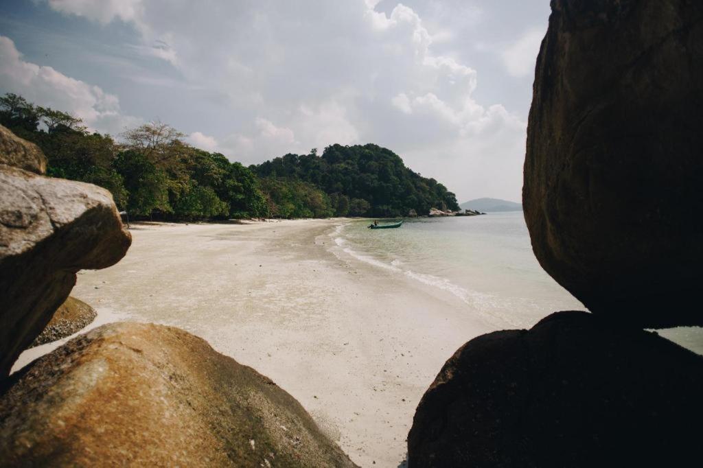 Capital O 89876 Safari Hotel Kampong Pasir Bogak Zewnętrze zdjęcie