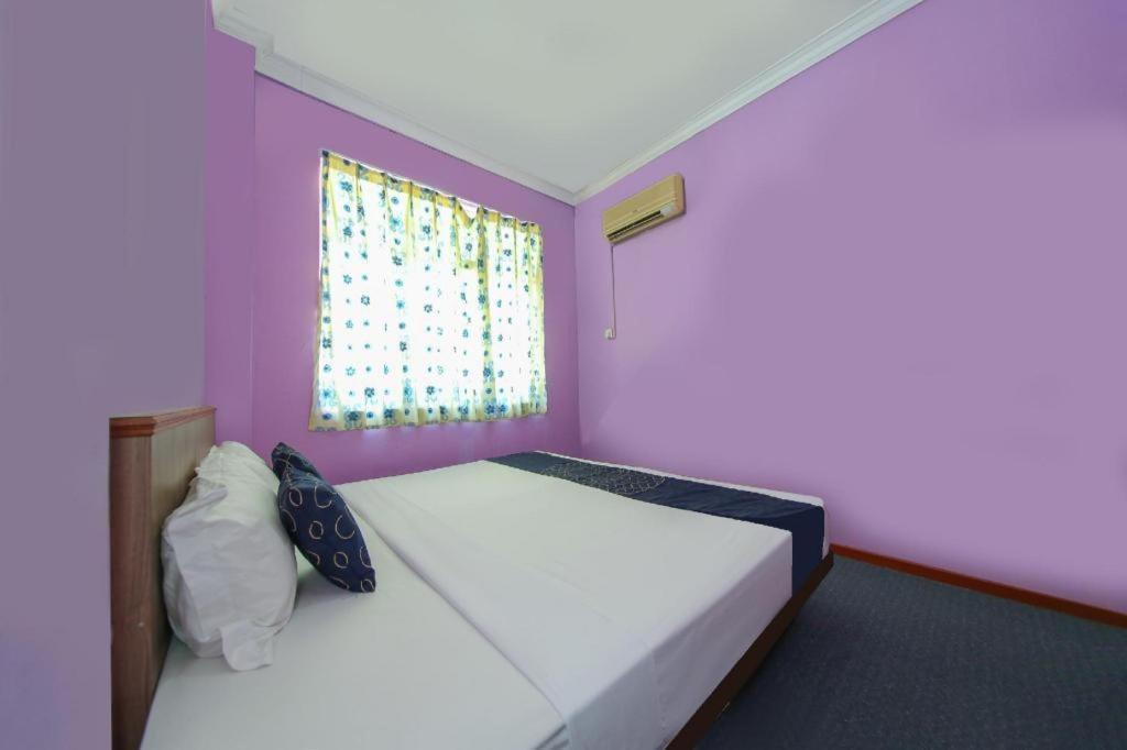 Capital O 89876 Safari Hotel Kampong Pasir Bogak Zewnętrze zdjęcie