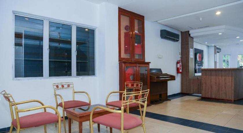 Capital O 89876 Safari Hotel Kampong Pasir Bogak Zewnętrze zdjęcie