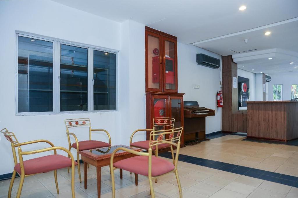 Capital O 89876 Safari Hotel Kampong Pasir Bogak Zewnętrze zdjęcie
