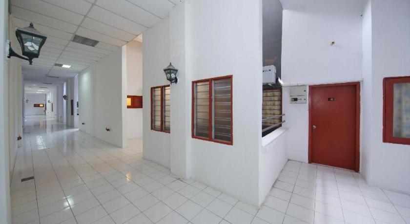 Capital O 89876 Safari Hotel Kampong Pasir Bogak Zewnętrze zdjęcie