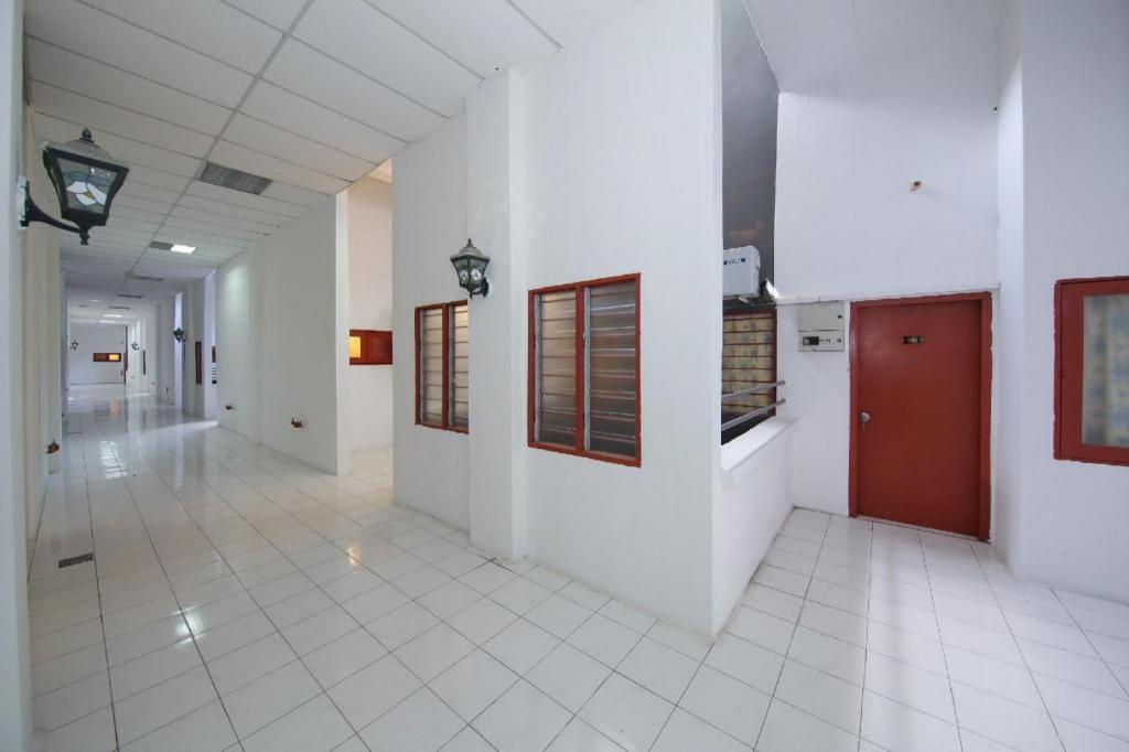 Capital O 89876 Safari Hotel Kampong Pasir Bogak Zewnętrze zdjęcie