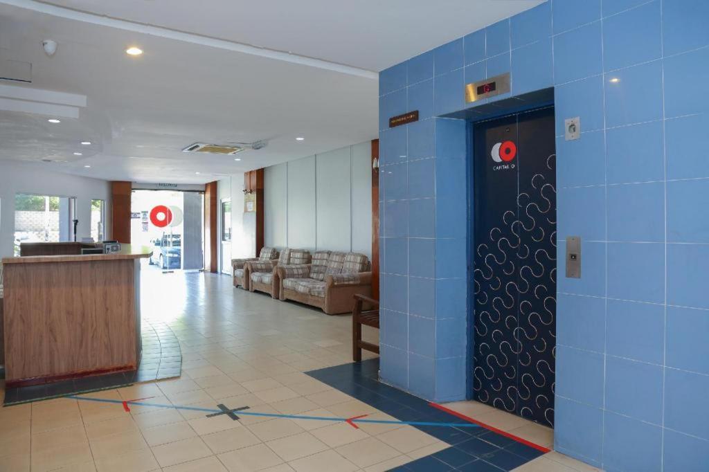 Capital O 89876 Safari Hotel Kampong Pasir Bogak Zewnętrze zdjęcie